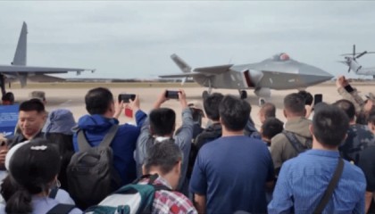 过于落后可以展示？歼20大方展示，“野兽模式”强压F35一头