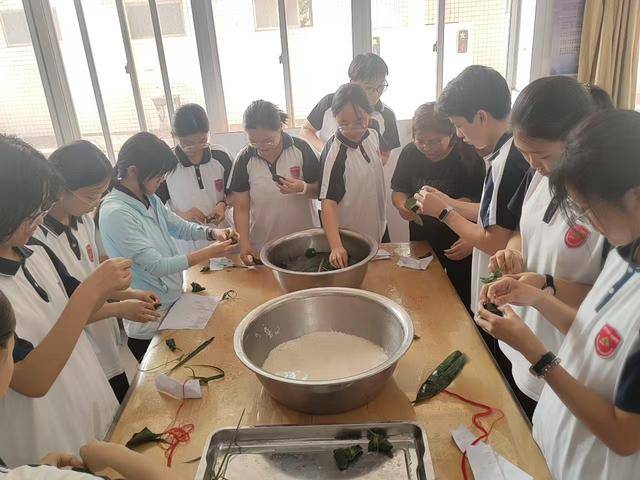 粽叶飘香师生乐 灵宝一高文化传承润校园
