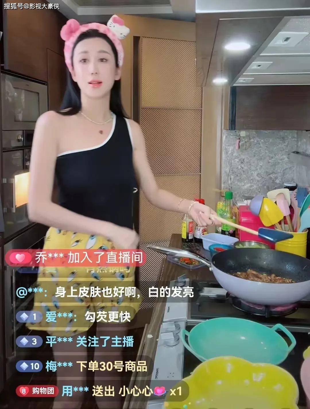 陈浩民妻子蒋丽莎的直播炒菜引争议，被人嘲穿着不当、身材走样
